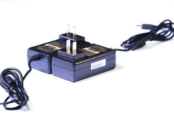插墙式电源适配器24V1.25A-20102G