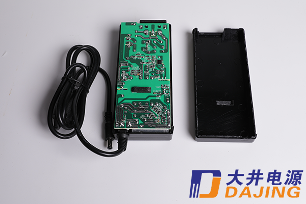 已注册的医疗器械，电源适配器更换供应商是否需要进行变更注册？